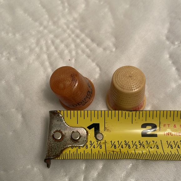 Set of 2 Vintage Plastic Thimbles Collectibles Sewing Supplies - Picture 4 of 12